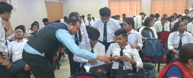 Students receiving hands-on guidance during the Database and Cloud technology internship programme at DAITM
