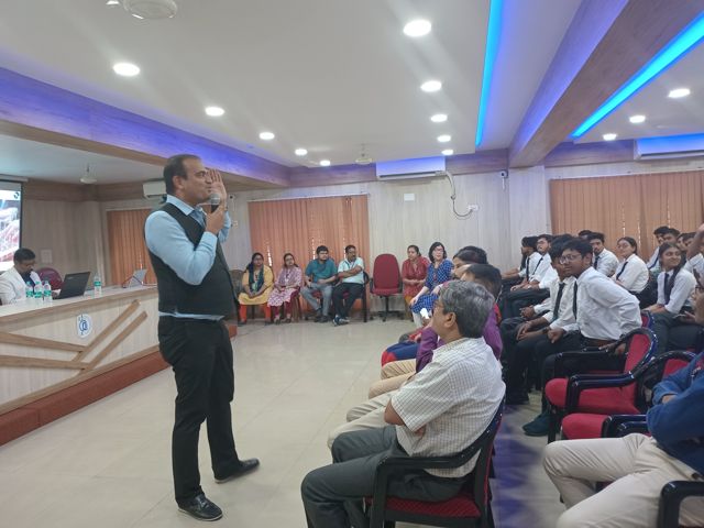 ndustry expert speaking to college students during the DAITM internship programme