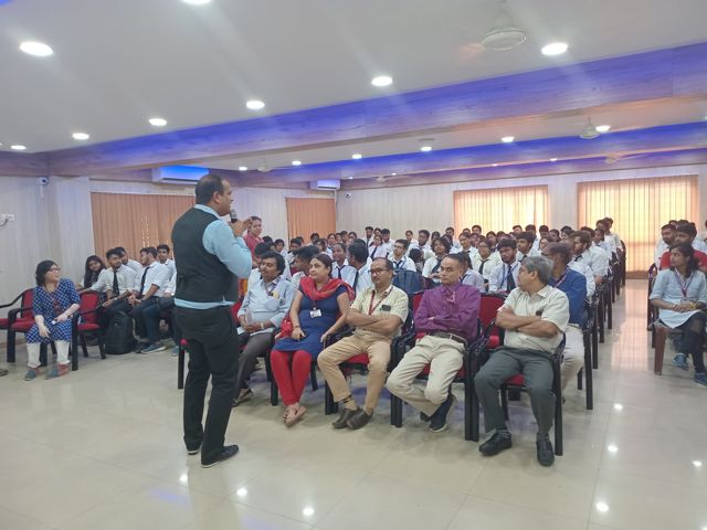 College students attending a Database and Cloud technology career session at DAITM
