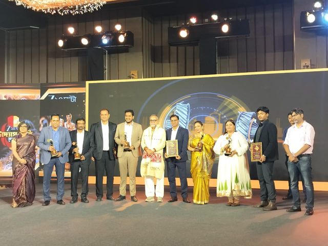 Honourees on stage at the Zee 24 Ghanta Udyogkriti Samman 2026